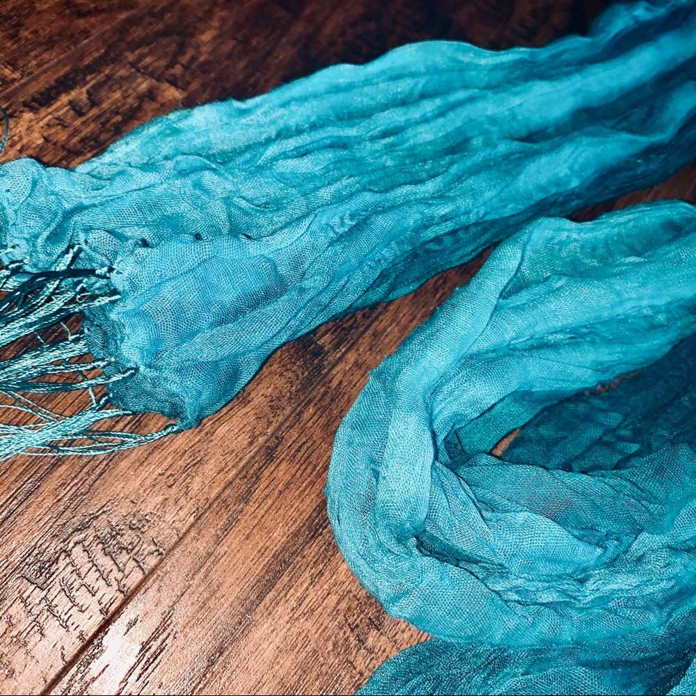 Blue scarf - Picture 3 of 8